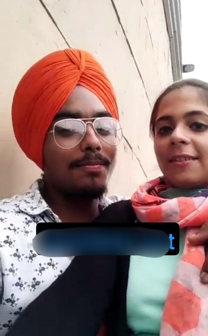 Punjabi couple_MdiskVideo_1650624c9cd2ca.jpg